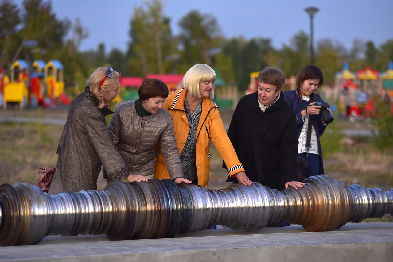 В Новотроицке и Екатеринбурге презентовали скульптуру Люка Маттенбергера -  Культурная платформа АРТ-ОКНО